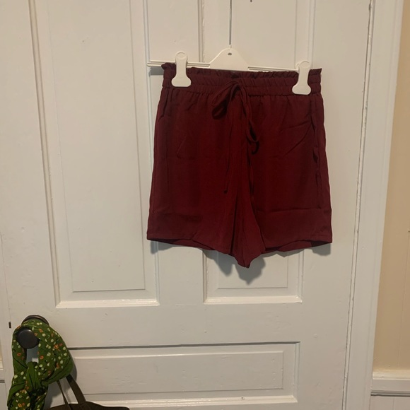 Knot Front Paper Bag Waist Shorts NWOT - Picture 2 of 9